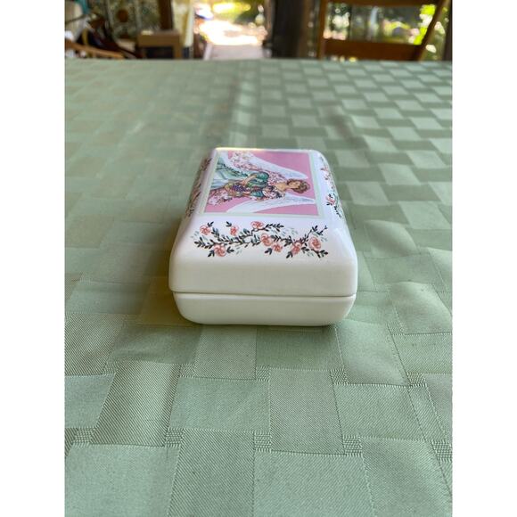 DaySpring Ceramic Angel Trinket box with Lid and Scripture Verse Cards T9675 - Picture 3 of 12